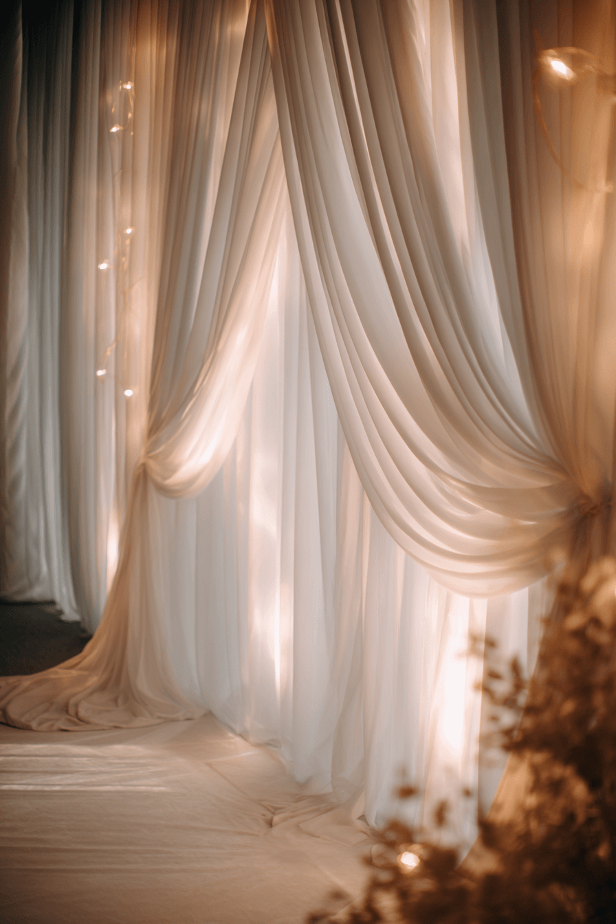 27 Modern Wedding Backdrop Designs for Stylish Couples