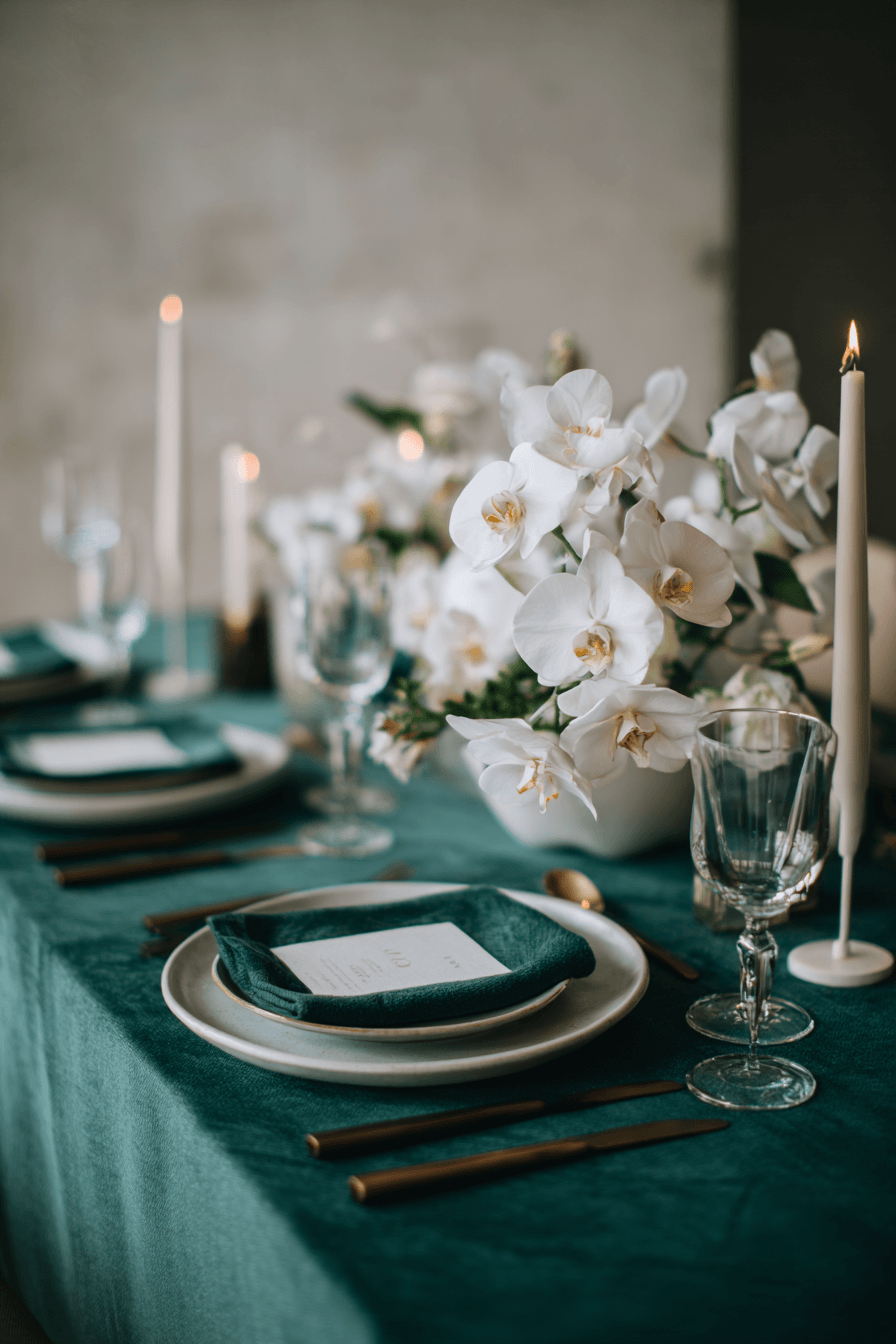 27 Emerald Green Wedding Inspirations for a Sophisticated Vibe