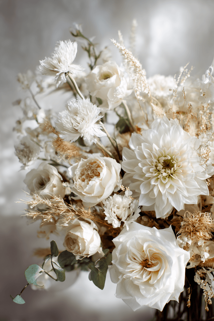 27 White Flower Bouquets That Define Elegance and Grace