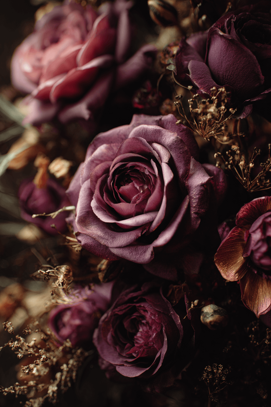 27 Breathtaking Dark Romantic Weddings You’ll Fall in Love With