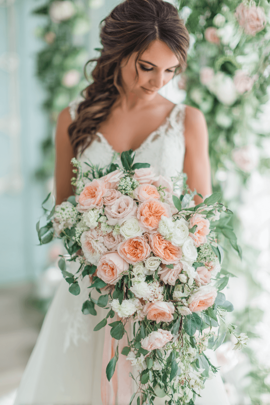 27 Elegant Cascading Wedding Bouquets Every Bride Will Love