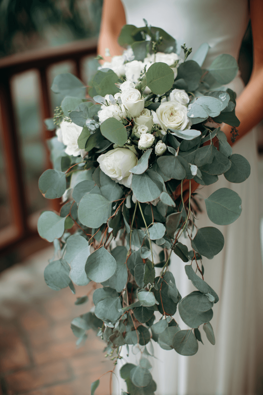 27 Elegant Cascading Wedding Bouquets Every Bride Will Love