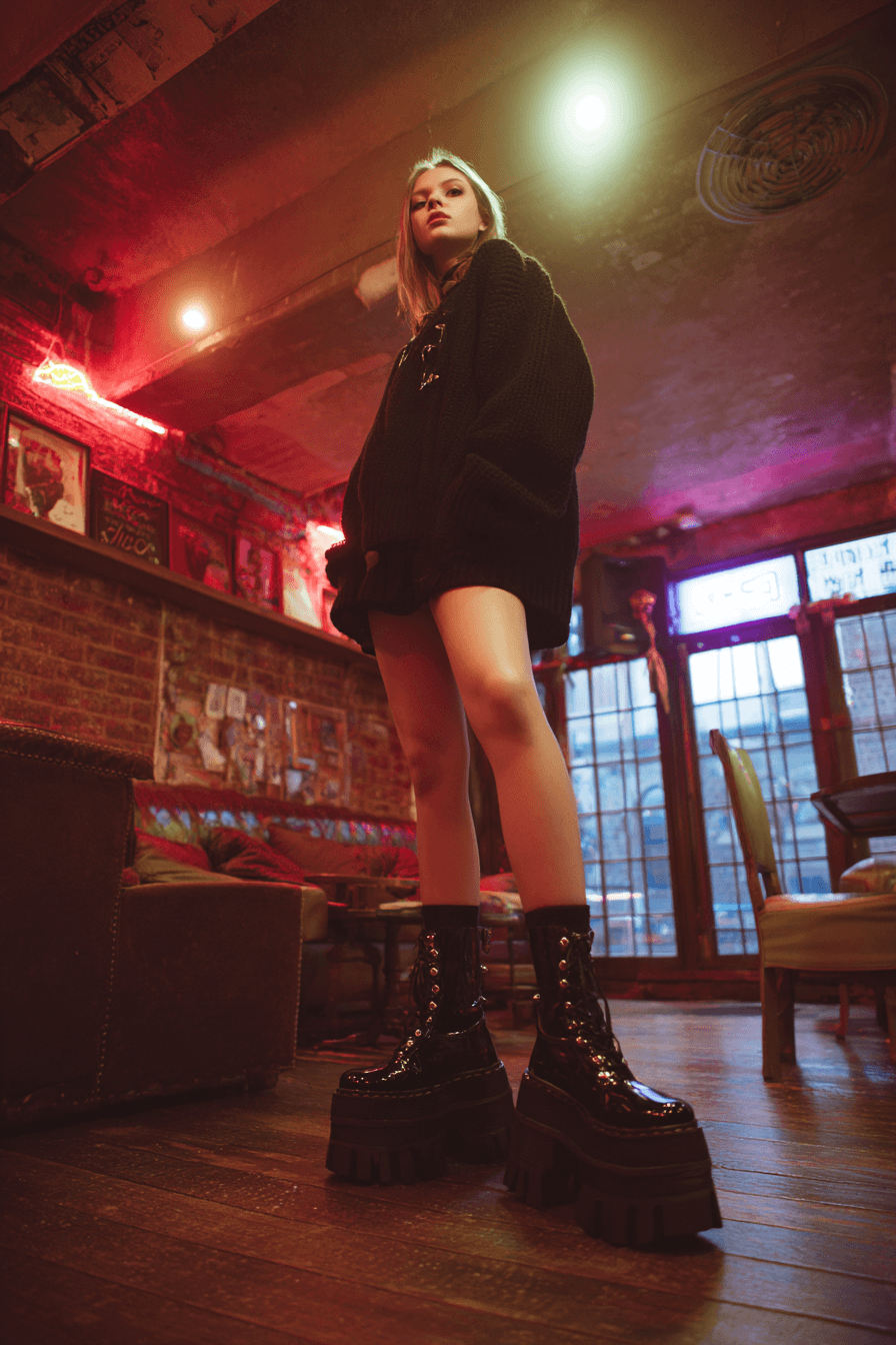 27 Vamp Outfit Inspirations for a Darkly Glamorous Wardrobe