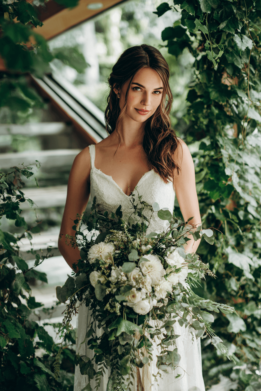 27 Elegant Cascading Wedding Bouquets Every Bride Will Love