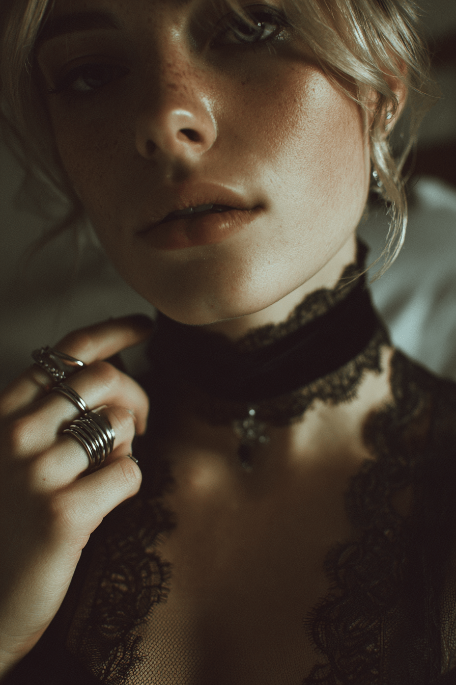 27 Vamp Outfit Inspirations for a Darkly Glamorous Wardrobe