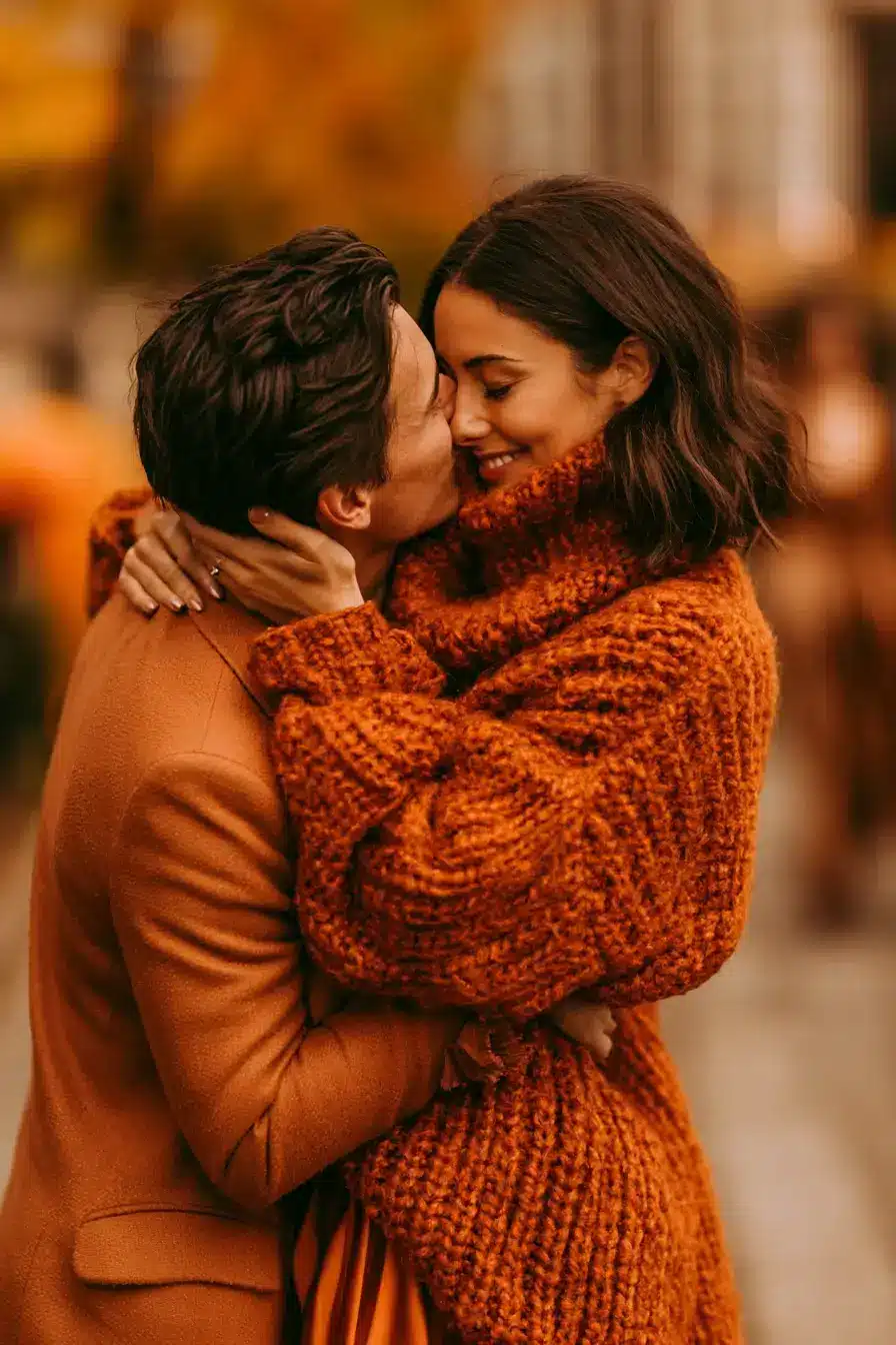 27 Romantic Fall Engagement Outfit Ideas for Couples