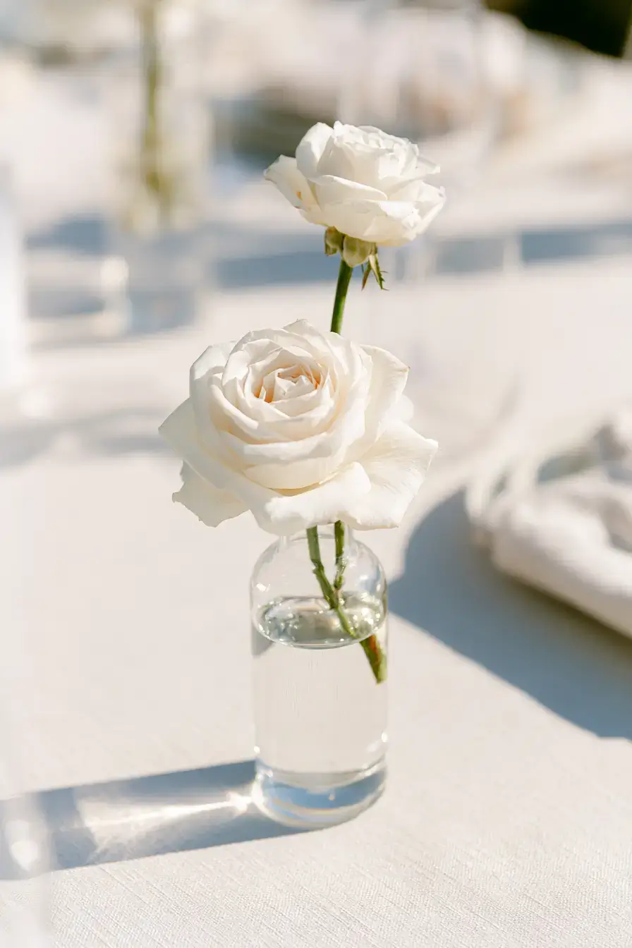 27 Gorgeous Bud Vase Wedding Centerpieces for Timeless Elegance