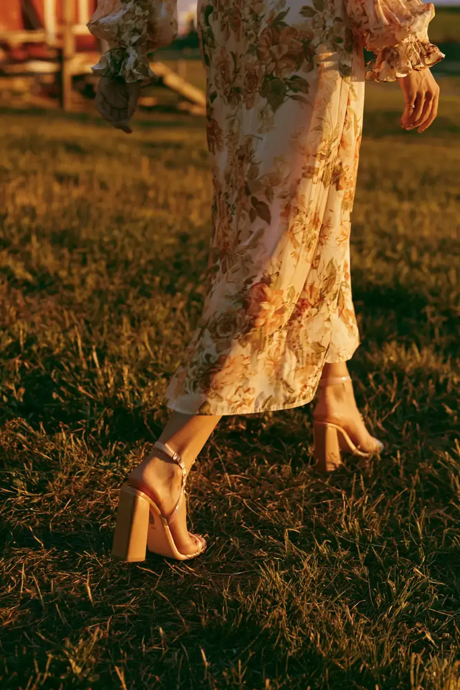 27 Stylish Barn Wedding Guest Outfit Ideas for Rustic Celebrations