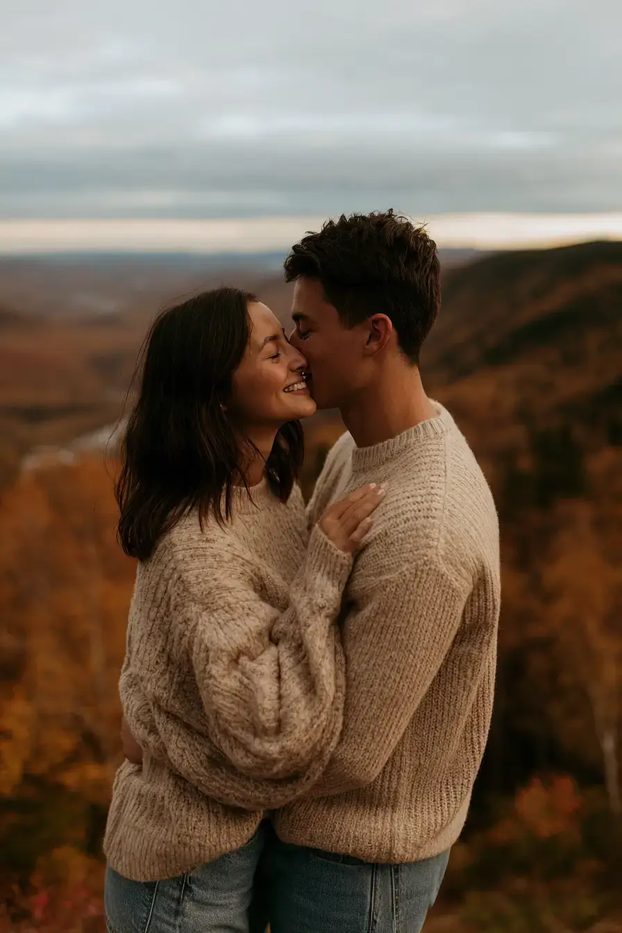 27 Romantic Fall Engagement Outfit Ideas for Couples